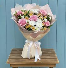 Букет цветов из:  Гвоздики, Орхидеи и Розы в Нововолково
