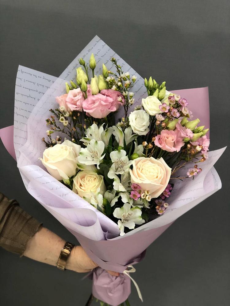 Букет цветов из: Альстромерии, Розы и Лизиантусы в Нововолково