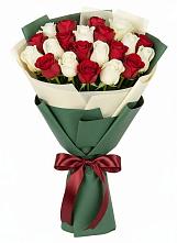 Букет Микс из красных и белых роз в Нововолково