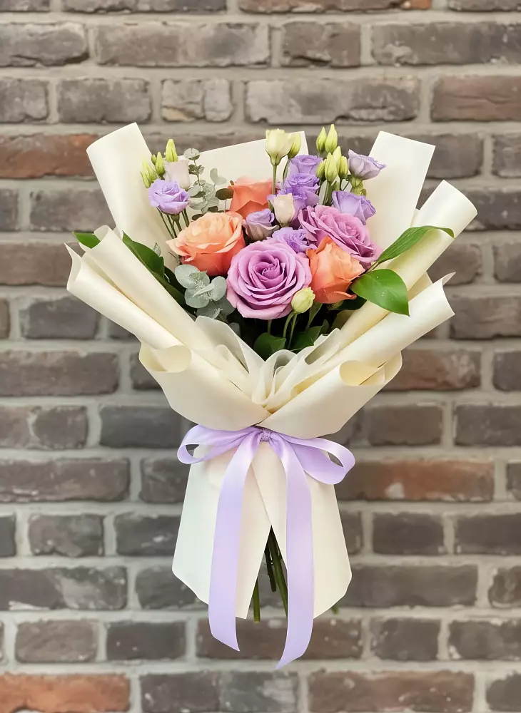 Букет цветов из: Лизиантусы и Розы в Нововолково