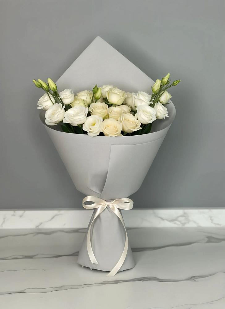 Букет цветов из: Розы и Лизиантусы в Нововолково