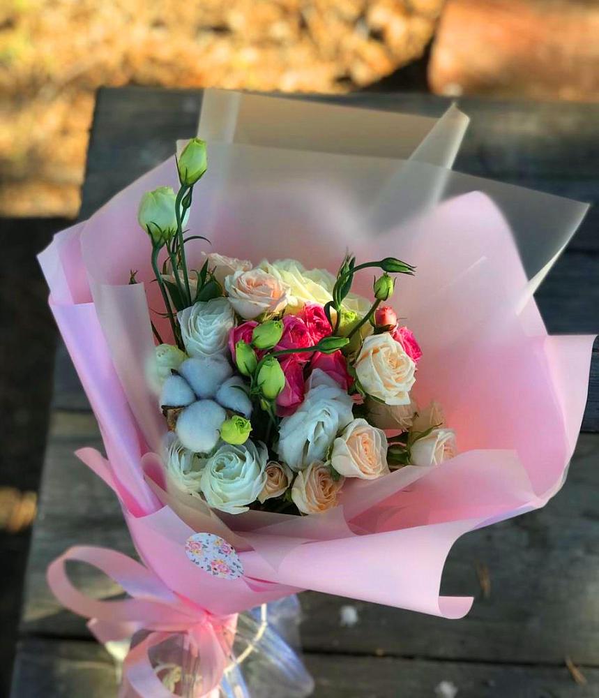 Букет цветов из: Розы и Лизиантусы в Нововолково