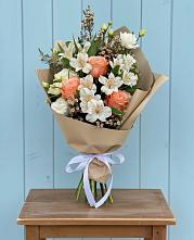 Букет цветов из:  Альстромерии, Лизиантусы, Розы и Хризантемы в Нововолково