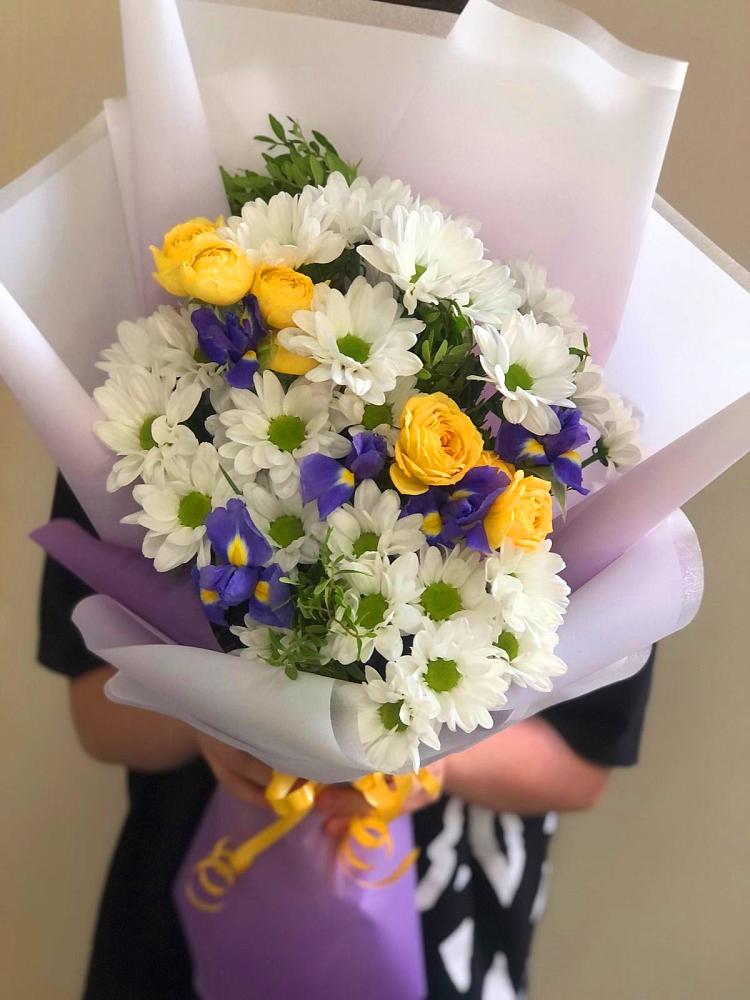 Букет цветов из: Ирисы, Хризантемы и Розы в Нововолково
