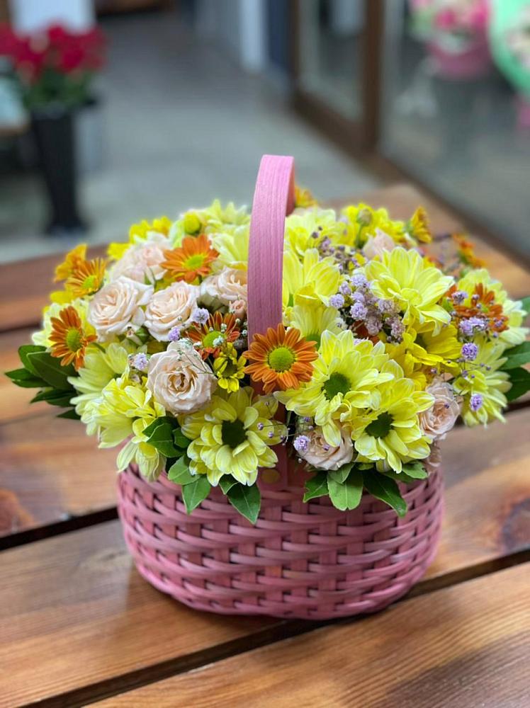 Цветочная композиция из Хризантемы и Розы в корзине в Нововолково