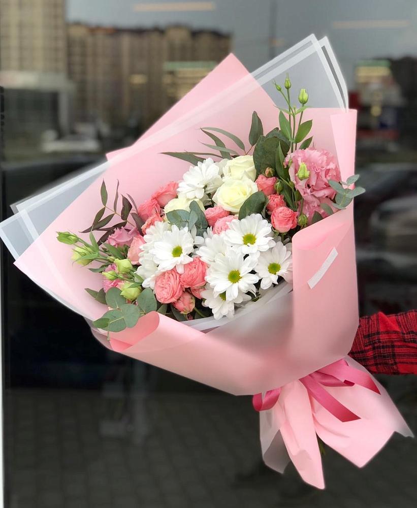 Букет нежный в Нововолково Букет цветов из: Розы, Лизиантусы и Хризантемы в Нововолково